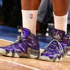 Adidas kobe crazy 8 nightmare before christmas size 9 US Men